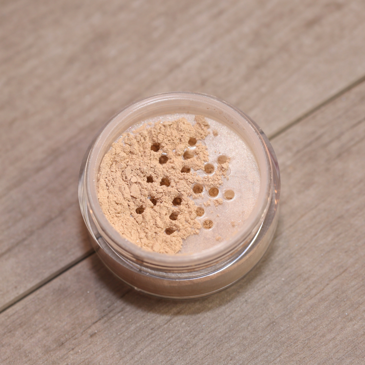 Soft Focus Foundation Loose Mineral Powder (Tan Opal)