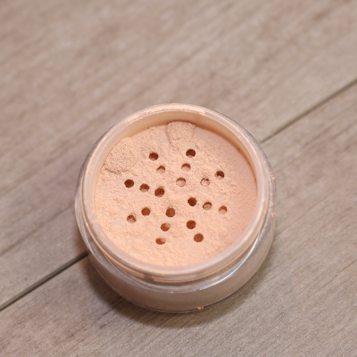 Sheer Coverage Foundation Loose Mineral Powder (Petal)