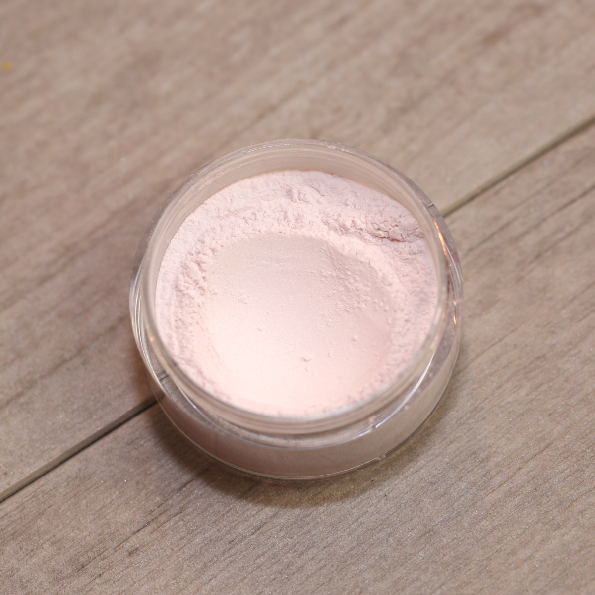 Lock In Your Makeup With Our High Definition Mineral Makeup Finishers
