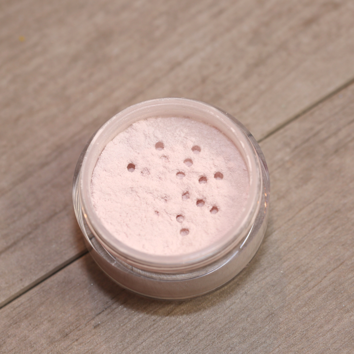Lock In Your Makeup With Our High Definition Mineral Makeup Finishers