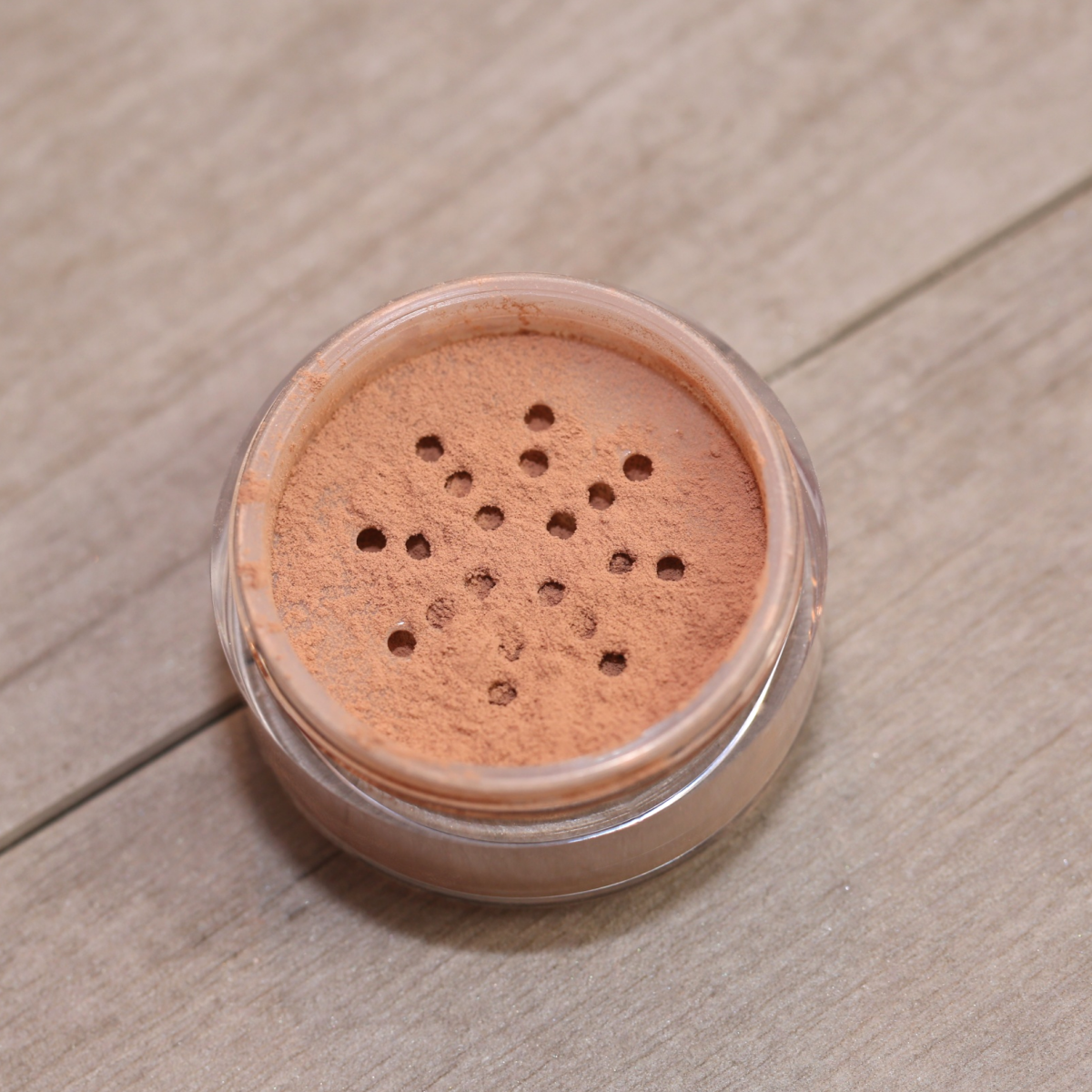Sheer Coverage Foundation Loose Mineral Powder (Honey)